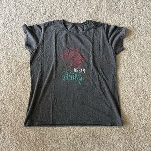 Source Unknown Charcoal Gray Short Sleeve Tee with Floral 'Dream Wildly' Graphic